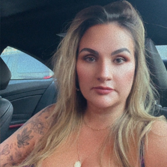 Meet your Posher, Christen - Picture 2 of 7